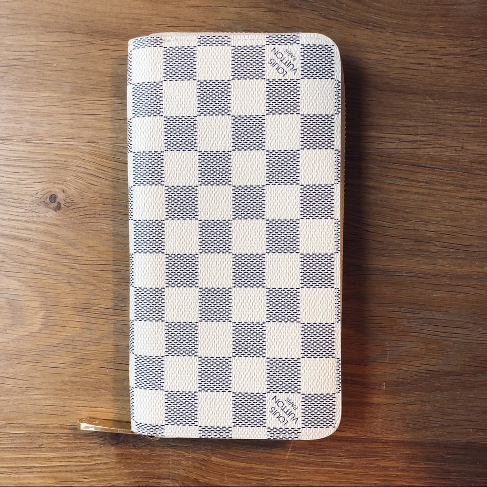 Louis Vuitton, Zippy Wallet in Damier Azur Canvas